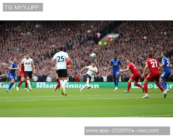 激情四溢的绿茵场上足球飞舞瞬间定格的精彩瞬间与心跳交织的比赛盛宴